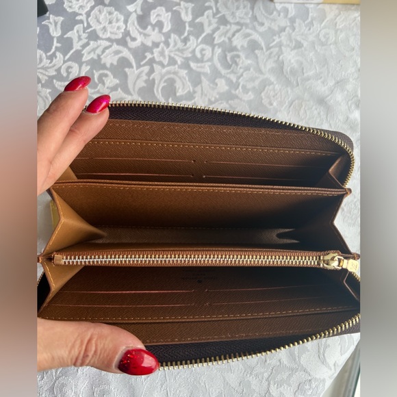 Louis Vuitton zippy wallet - Picture 3 of 3